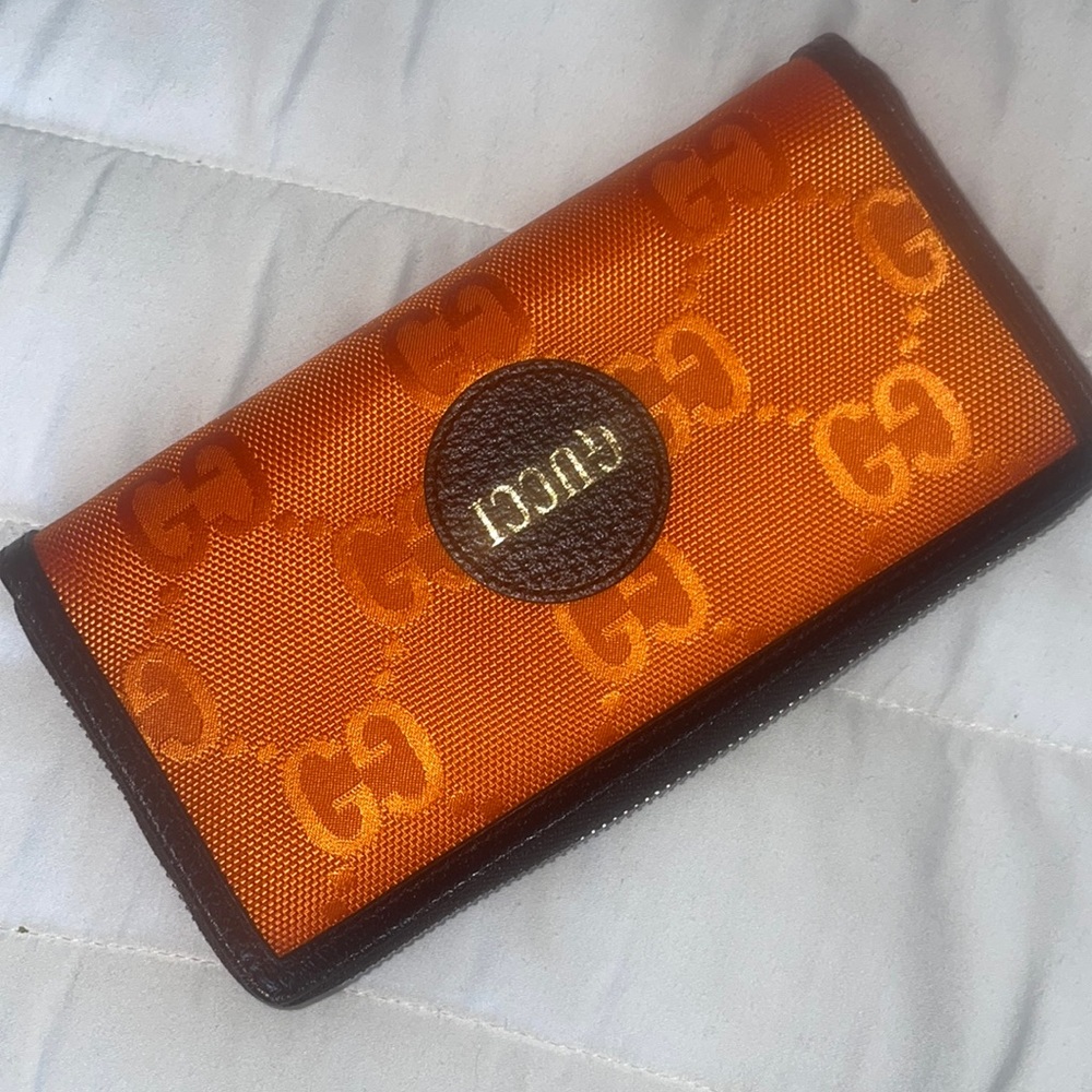 NWOT off the grid gucci zip around wallet (Unisex)
